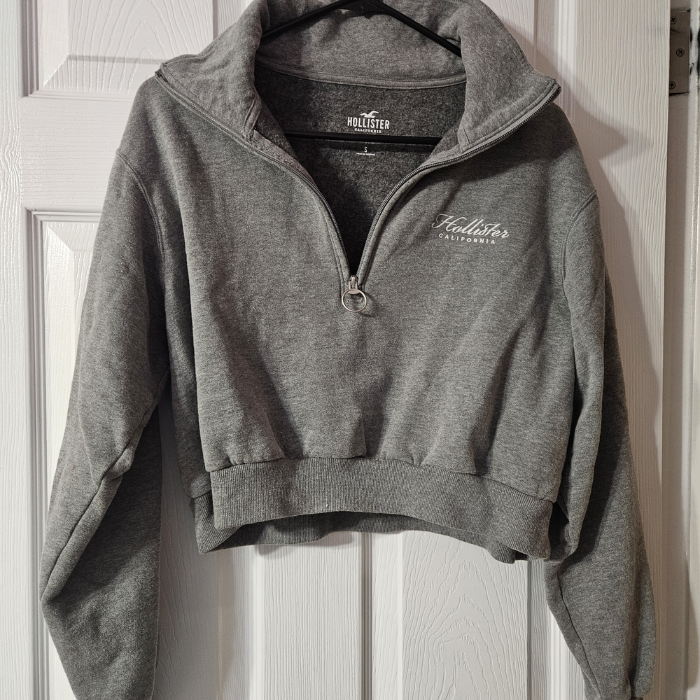 Cropped Hollister Women's Charcoal Quarter-Zip Hoodie